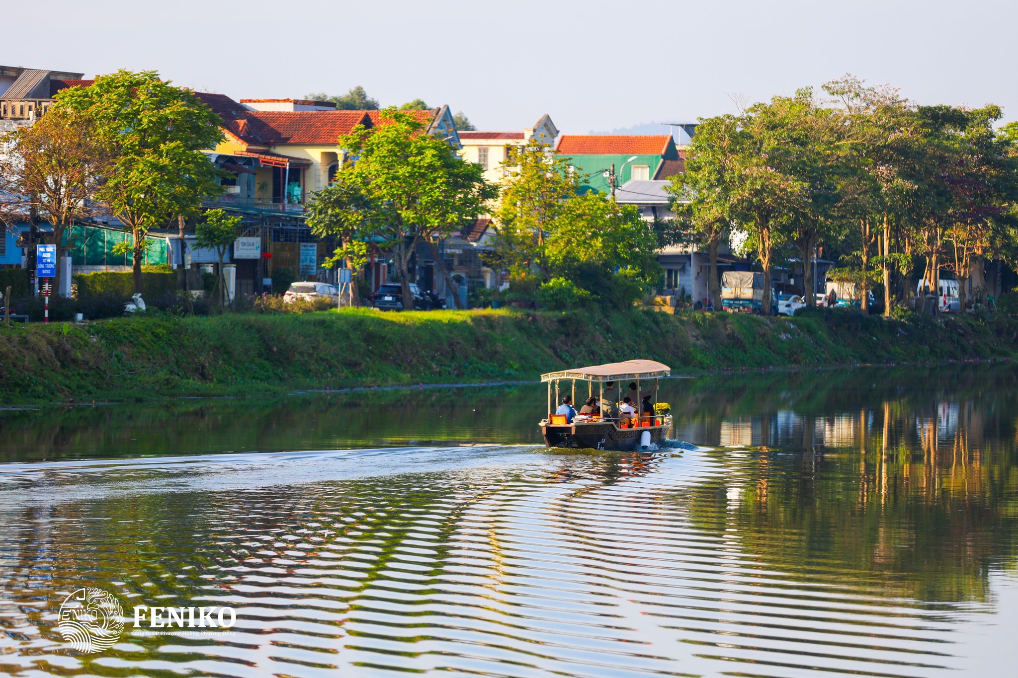 Tour ban ngày: Sông Hương – Đông Ba – Ngự Hà